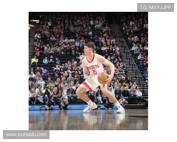 媒体人分析谢泼德与队友共同蹲底角的战术选择与出手权分配问题